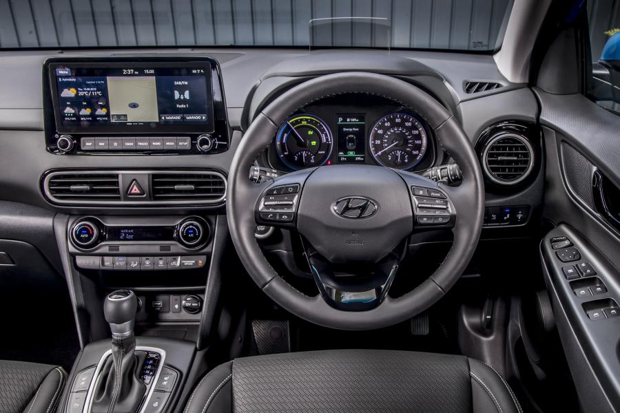 Торпедо Hyundai Kona Hybrid (OS) 2019 года  (UK) (фото 38 из 40)